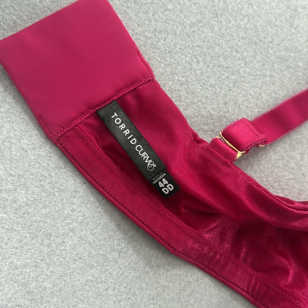 Torrid T-Shirt Unlined Glossy Mesh Ballet Back Bra in Red size 44DD - Picture 7 of 8